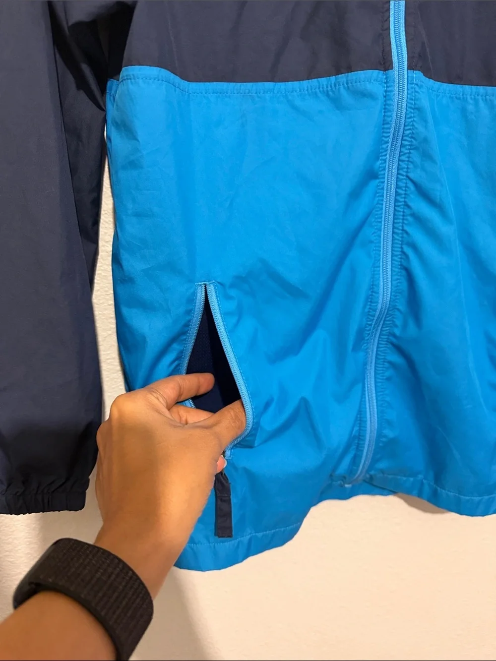 Patagonia Boys' Light & Variable Hoody Hooded Colorblock Jacket in Navy & Blue
